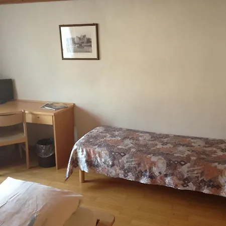 Cafe-conditorei Huber מלון