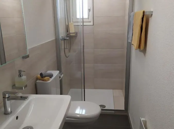 Cafe-conditorei Huber מלון