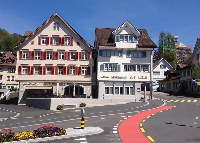 מלון Cafe-conditorei Huber *